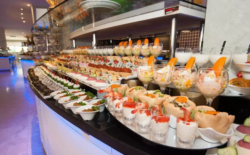 سلف دسر هتل بلو بی پلاتینیوم